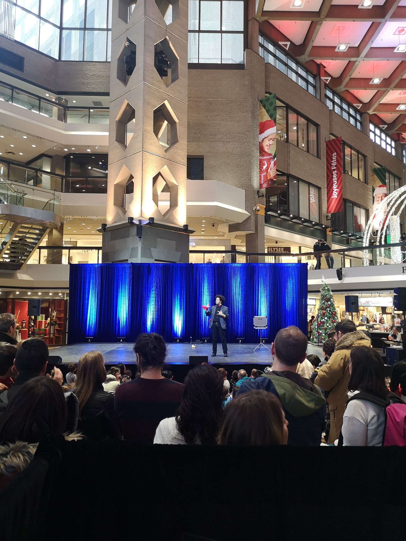 Spectacle de magie sur scène